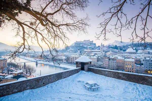 Klassischer Panoramablick Auf Die Historische Stadt Salzburg Mit Salzach Schönen — Stockfoto