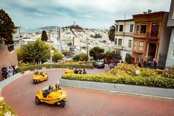 Davy Turistů Shromažďují Slavné Lombard Street Centrálním San Franciscu Kalifornii — Stock fotografie