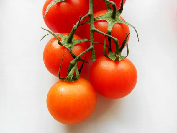 Tomates Cherry Frescos Aislados Sobre Fondo Blanco —  Fotos de Stock