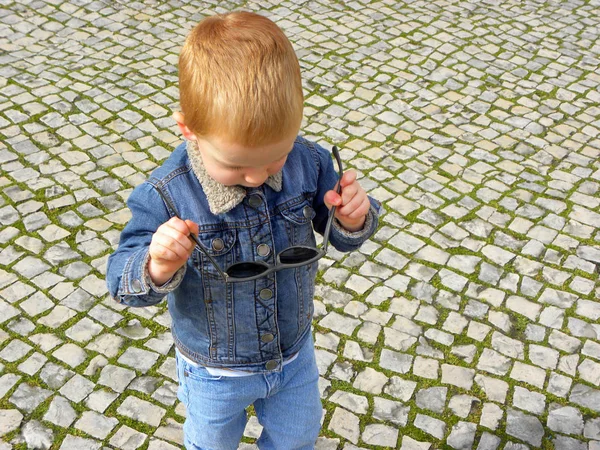 Cute Boy Blond Hair Holds Sunglasses His Hands Boy Going — Stockfoto