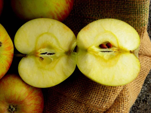 Pomme Coupée Trouve Dans Sac Lin — Photo