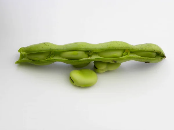 Grüne Bohnen Hülsen Auf Weißem Hintergrund — Stockfoto