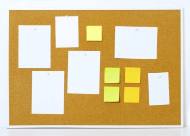 Bir cork mesaj panosu ahşap çerçeve, özelleştirilmiş metin veya resimler ile sabitlenmiş öğeler. Sarı sopa notlar.