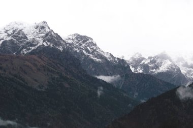 Sonbahar akşam Avusturya Alplerinde.