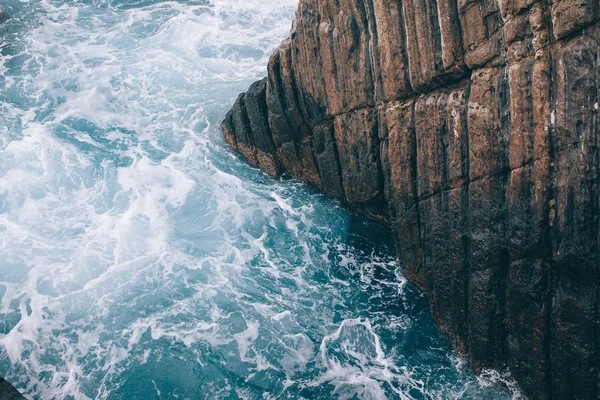 Cliff in sea — Stock Photo, Image