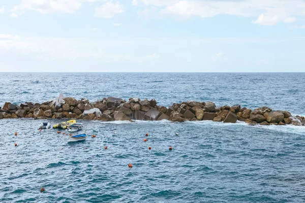 Boats and rocks — Stock Photo