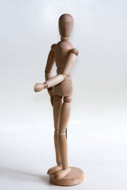 Beyaz bir arka plan üzerinde insan modeli