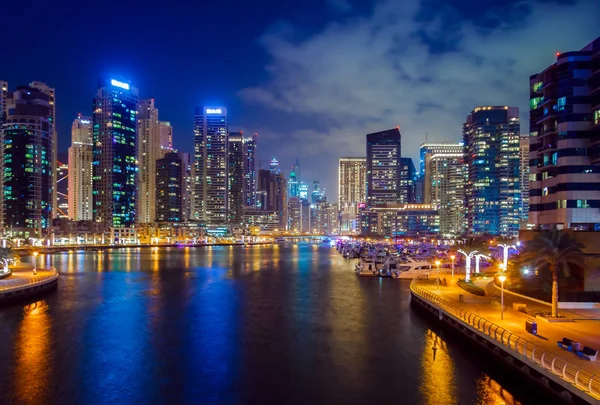 Modern Şehir Gece Dubai Deki Panoraması — Stok fotoğraf
