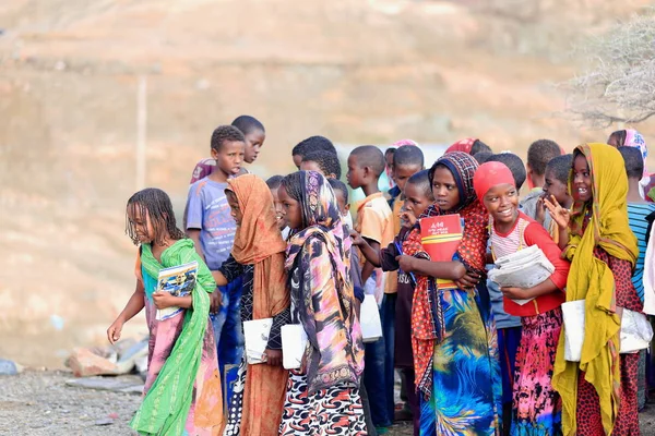 Local girls-boys to enter their school classrooms. Berahile-Ethiopia. 0396 — Stock Photo, Image