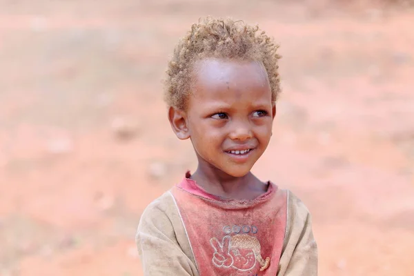 Eerlijke haired jongen-LAN rond Wukro Chirkos kerk. Wukro-Ethiopië. 0437 — Stockfoto