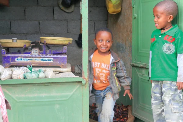 Two kids play with scales. Mekele-Ethiopia. 0457 — Stock Photo, Image