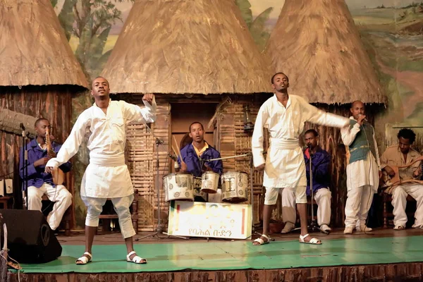 Local dancers perform for the tourists. Addis Ababa-Ethiopia. 0540 — Stock Photo, Image