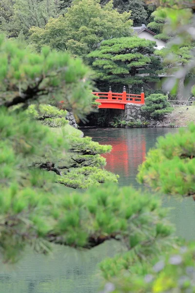 Satsuki tei-čajovna za Bairin Kyo most. Ritsurin Koen-park. Takamatsu Japonsko. 7140 — Stock fotografie