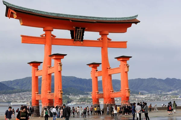 Skvělá Torii Icukušima svatyně. Miyajima Japonsko. 6860 — Stock fotografie