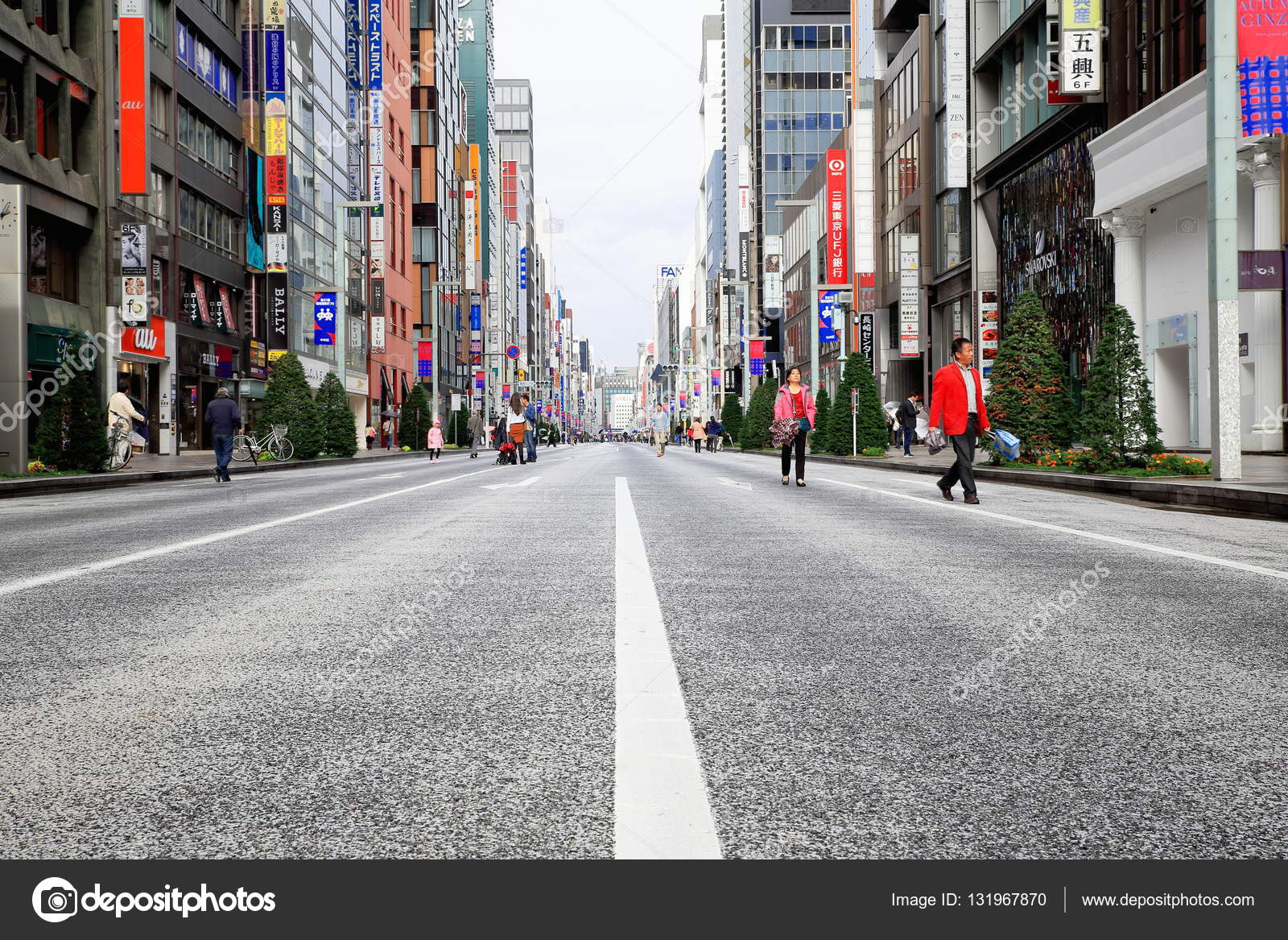 Chuo Dori Street In Ginza District Tokyo Japan 17 Stock Editorial Photo C Rweisswald