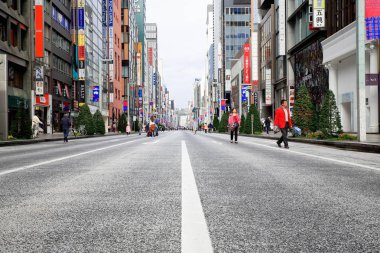 Ginza bölgesinde Chuo Dori Sokağı. Tokyo-Japonya. 8217