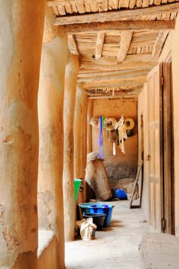 Teras ayağı-maman ile Martine Diedhiou.s durumda bir etages. Mlomp-Oussuye-Senegal. 2307