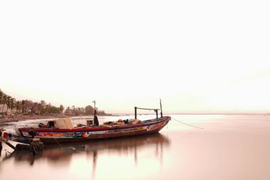 Ahşap gemi bu gece demir attı. Ziguinchor-Senegal. 2340