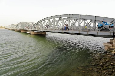 Senegal Nehri üzerinde Faidherbe köprü. Saint-Jean-Saint-Louis-du-Senegal. 2478