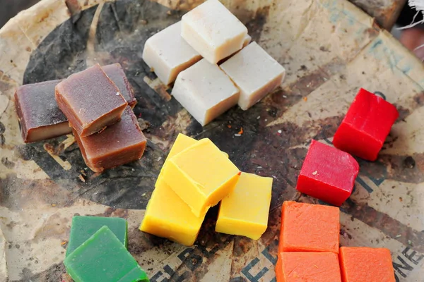 Sabun çok renkli parçaları. Ziguinchor-Senegal. 2398