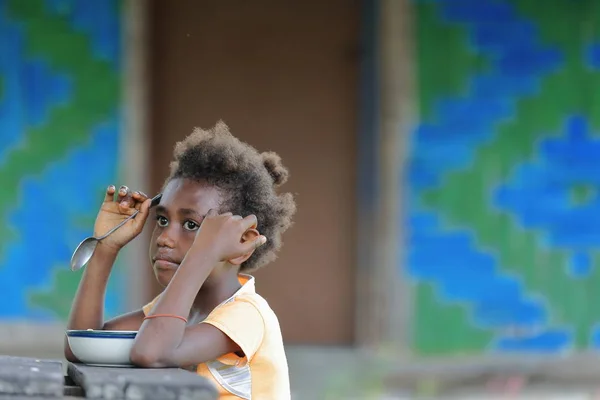 Ni-Vanuatu girl having lunch. Lamen Bay-Epi island-Vanuatu. 5452 — Stock Photo, Image