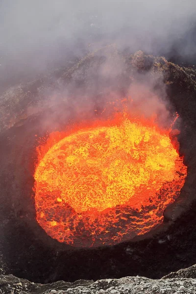 Lago de lava en llamas burbujeante dentro del Monte Marum. Ambrym island-Vanuatu. 5935 — Foto de Stock