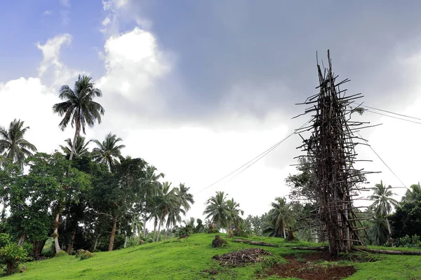 Drewniana wieża do skoków nurkowania nanggol-land. Panngi wieś Pięćdziesiątnicy wyspa Vanuatu. 6263 — Zdjęcie stockowe