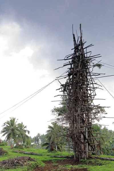 Torn i trä för nanggol-land dykning hoppning. Panngi village-Pingstdagen island-Vanuatu. 6269 — Stockfoto