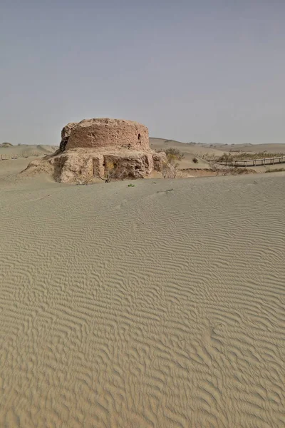 Rovine del deserto di Rawak Stupa e Vihara-Taklamakan. Regione uigura dello Xinjiang-Cina-0019 — Foto Stock