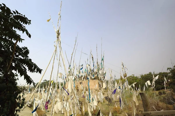 Vizuální Vlajky Pohřebních Mohylách Označují Sufi Mystickou Mazar Masoleum Oblasti — Stock fotografie