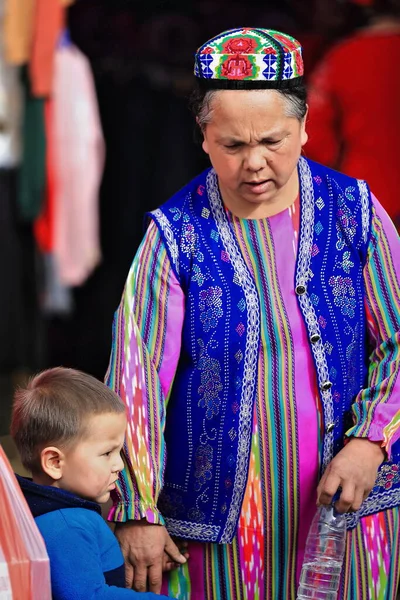 Hotan Xinjiang China Octubre 2017 Abuela Gente Turca Uigur Vestida — Foto de Stock