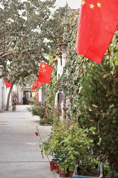 Chinese Flags Hanging Walls Uyghur Townhouses Looking Out Dead End — Stock Photo, Image