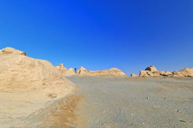 VIII-IX Century 'de aktif olan Tang dinasty' den büyük dikdörtgen Tibet kalesinin kalıntıları. Eski Miran kasabası, Dunhuang-Güney İpek Yolu 'na giden karavan yolu. Ruoqiang İlçe-Xinjiang-Çin