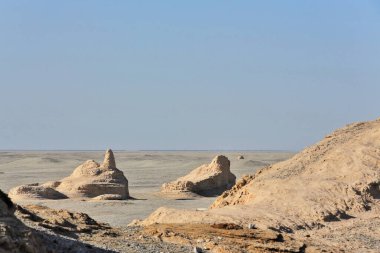 VIII-IX Century 'de aktif olan Tang dinasty' den büyük dikdörtgen Tibet kalesinin kalıntıları. Eski Miran kasabası, Dunhuang-Güney İpek Yolu 'na giden karavan yolu. Ruoqiang İlçe-Xinjiang-Çin