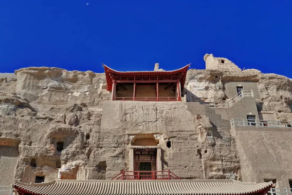 Dvě Stupňovitě Červené Malované Dřevěné Verandy Jeskyně130 Bydlení27 High Buddha — Stock fotografie