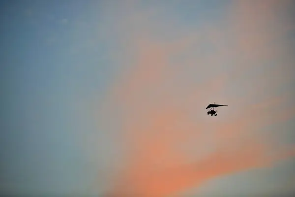 Avion Ultraléger Survolant Région Montagneuse Dunhuang Crescent Moon Lake Yueyaquan — Photo