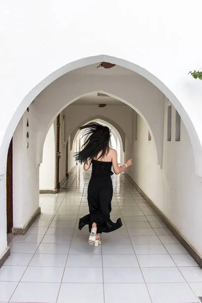 Back View Young Woman Running Corridor — Stock Photo, Image