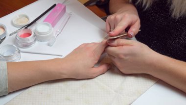 Güzellik Salonu sürecinde profesyonel manikür