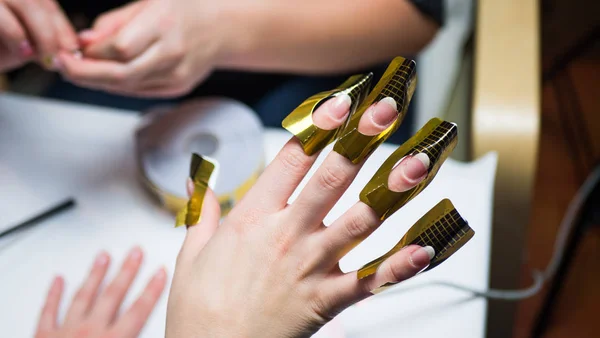 Manicura Maestro Hacer Extensión Uñas Manos Cerca —  Fotos de Stock