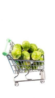 Beyaz arka planda Brüksel lahanalı bir tramvay.