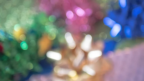 Fundo abstrato festivo com bokeh luzes desfocadas — Fotografia de Stock