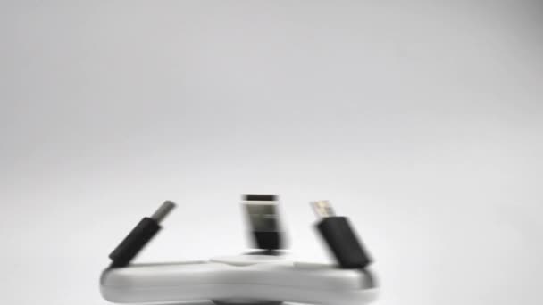 Fidget filatore isolato su sfondo bianco con movimento di filatura sfocatura e percorsi di rotazione . — Video Stock