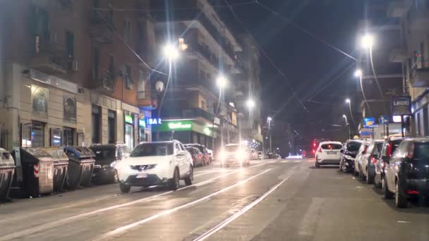 Rome Italie, 18 février 2020, Circulation nocturne des voitures — Video