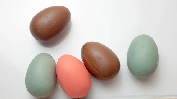 Colored chocolate eggs on a white background — Stock Photo, Image