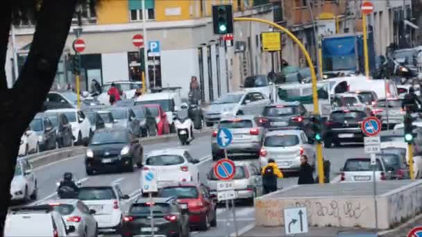 Roma, RM, Italia. Marzo - 03. 2020. Tráfico de lapso de tiempo en calles concurridas — Vídeo de stock
