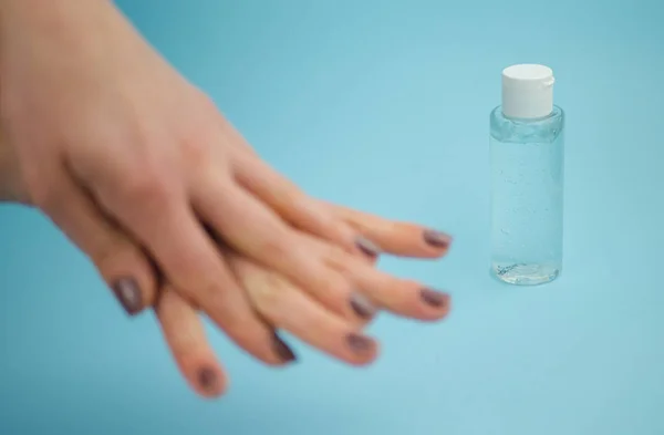 Human Hand Plastic Bottle Using Alcohol Gel Cleaning Concept Pandemic — Stock Photo, Image