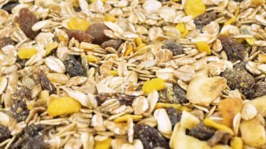 Yulaf, arpa, darı ve çavdar karışımı. Granola, kuru meyveli yulaf ezmesi, arka plan.