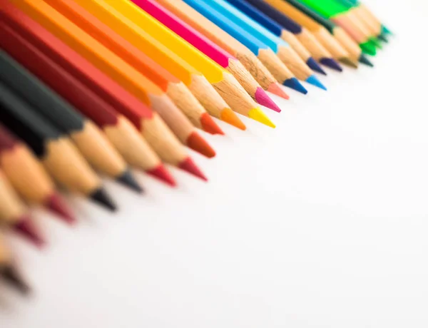 Színes Ceruza Fehér Háttérrel Elszigetelt Másolási Hellyel Oktatási Keret Koncepció — Stock Fotó