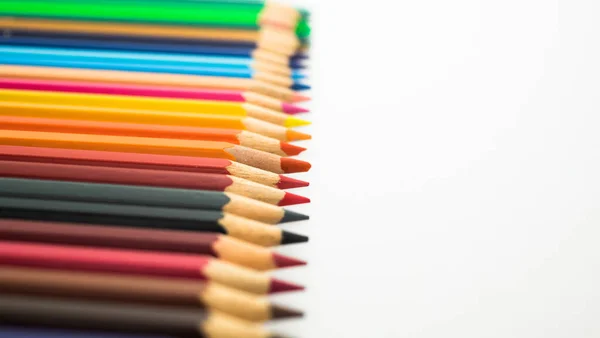 Színes Ceruza Fehér Háttérrel Elszigetelt Másolási Hellyel Oktatási Keret Koncepció — Stock Fotó