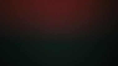 Kırmızı mavi ve beyaz ışık sızıyor, lens parlıyor. Videonuzu sızdırmak için matlık ya da ekran kipini kullanın